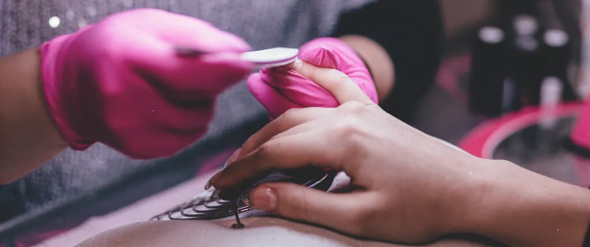 Jak używać frezarki do paznokci, by uniknąć najczęstszych błędów Jak używać frezarki do paznokci, by uniknąć najczęstszych błędów