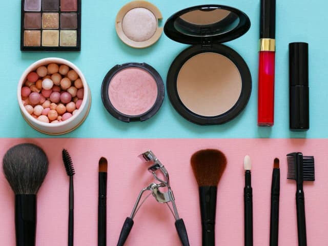 Jakie kosmetyki do makijażu wybrać, by uniknąć błędów? Jakie kosmetyki do makijażu wybrać, by uniknąć błędów?