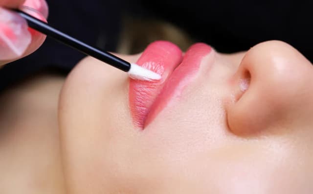 Ile się goją usta po makijażu permanentnym? Poznaj cały proces Ile się goją usta po makijażu permanentnym? Poznaj cały proces