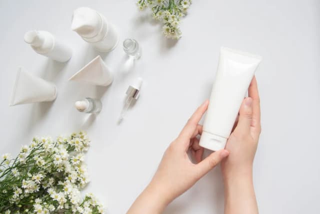 Tanie kosmetyki z apteki które działają cuda - skuteczne rozwiązania na problemy skórne Tanie kosmetyki z apteki które działają cuda - skuteczne rozwiązania na problemy skórne